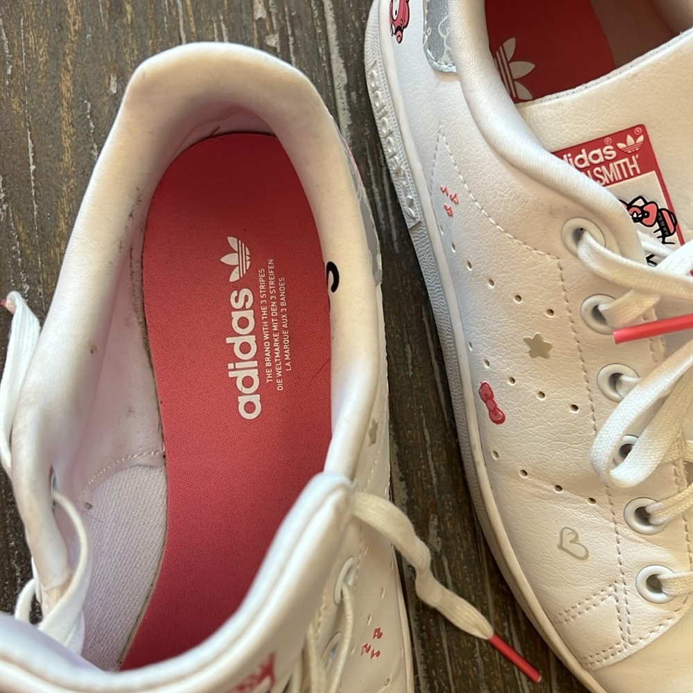 Adidas Stan Smith Hello Kitty Sneakers - Picture 11 of 12
